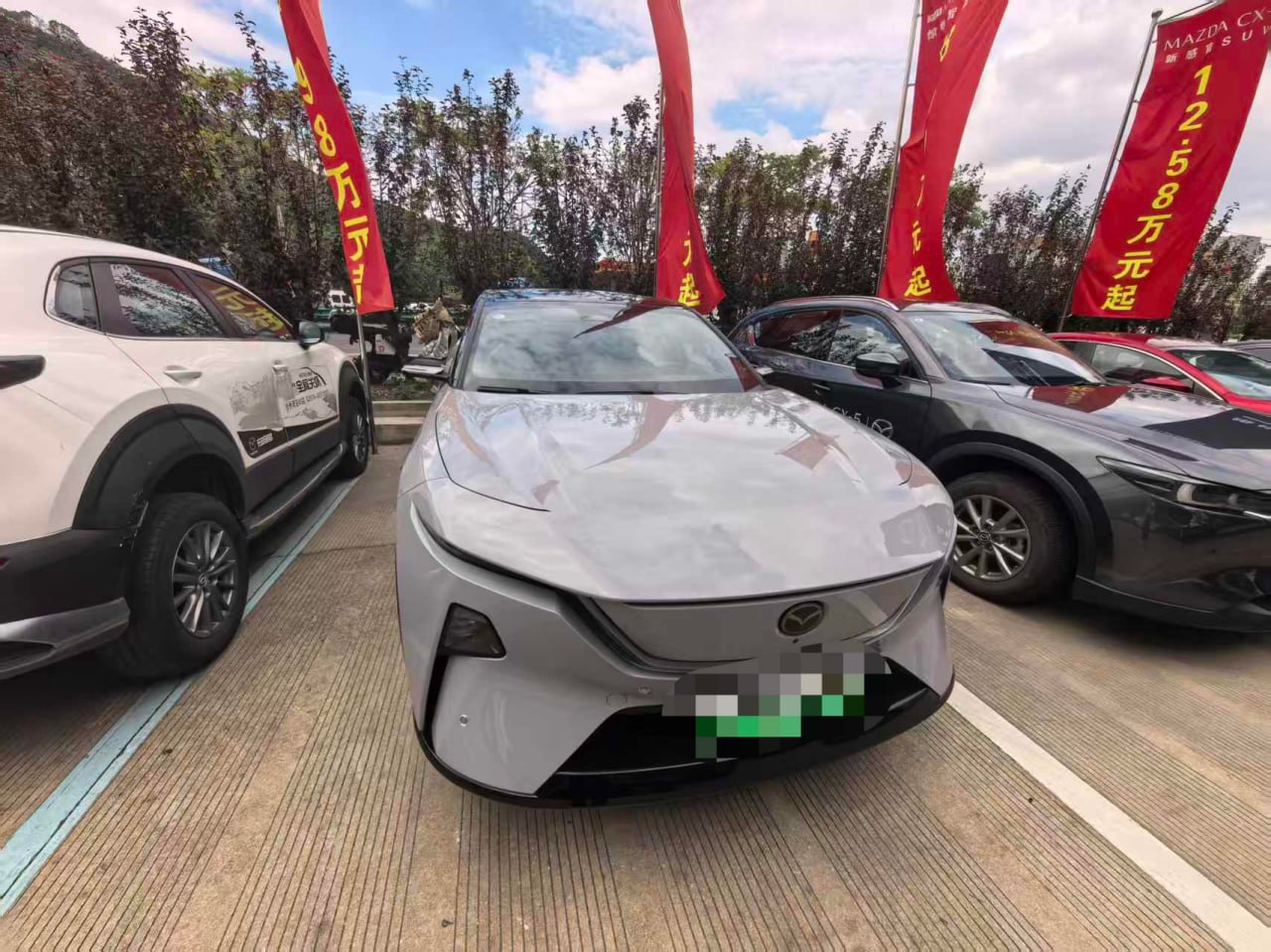 Mazda EZ-60 MAX Hybrid 2